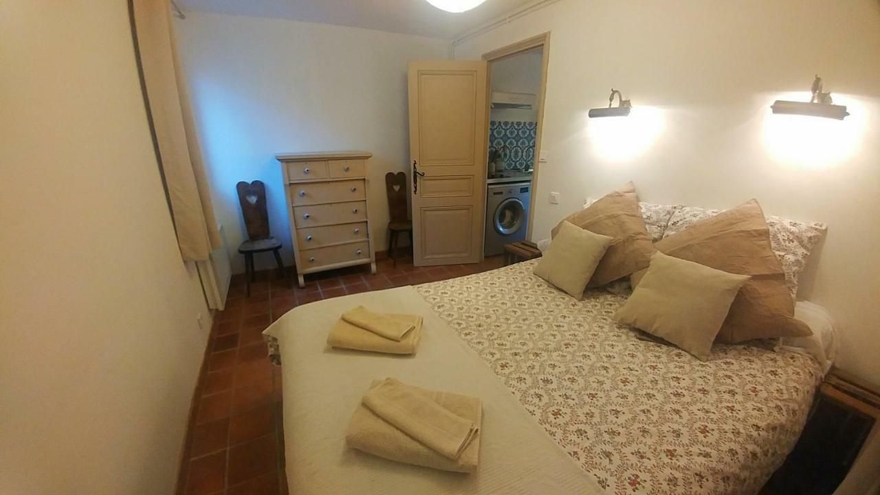 VILLA TRUCHET, Place du Forum, calme, wifi Arles Exterior foto